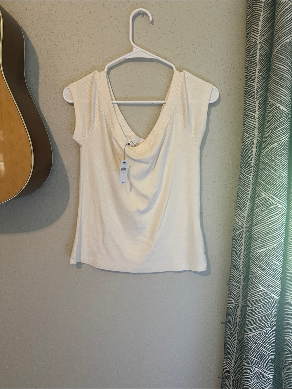 Banana Republic off the shoulder V-Neck Cap Sleeve Top